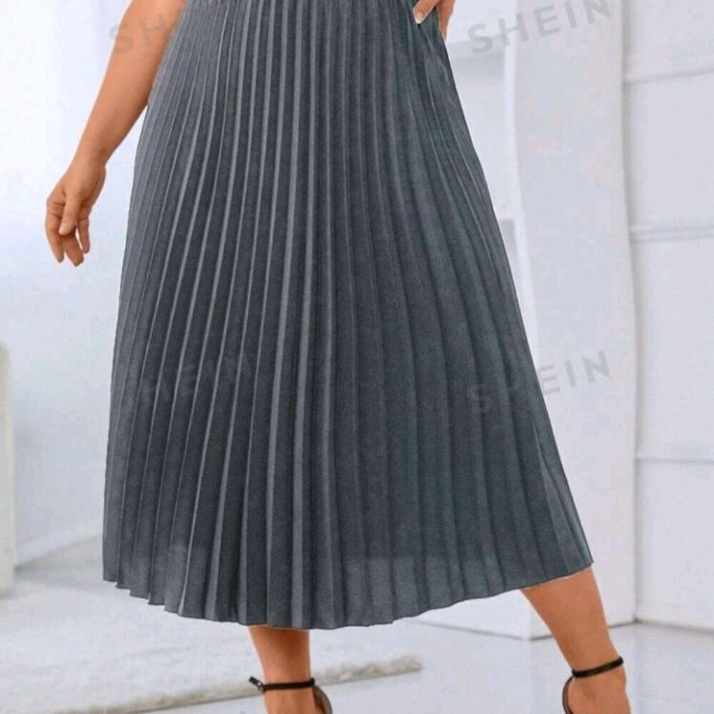 Plus Size Solid Color Pleated Midi Skirt - Picture 8 of 9